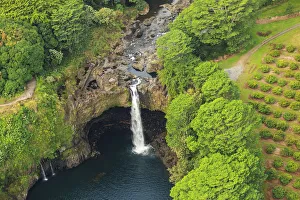 Helicopter tour from Hilo to Pu u O o vent and crater area, Big Island, Hawaii