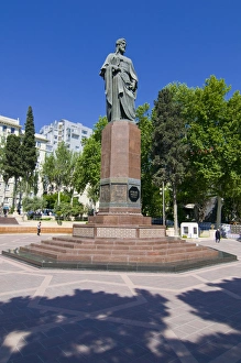 Images Dated 28th May 2010: Hero statue, Baku, Azerbaijan