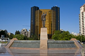Images Dated 27th May 2010: Hero statue, Baku, Azerbaijan