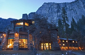 Images Dated 22nd February 2010: Historic Ahwahnee Lodge in Yosemite National Park, California, USA