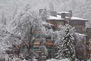 Images Dated 24th February 2010: Historic Ahwahnee Lodge in Yosemite National Park, California, USA