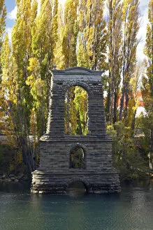 Images Dated 21st April 2008: Historic Bridge Pier, Clutha River, Alexandra, Central Otago, South Island, New Zealand