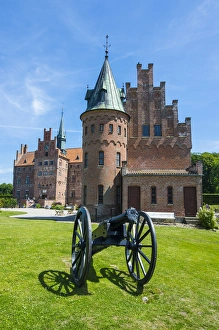 Images Dated 18th June 2014: Historic cannon before Castle Egeskov, Denmark