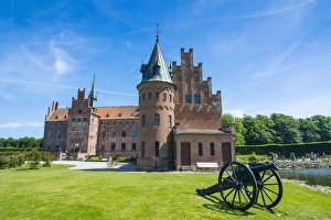 Images Dated 18th June 2014: Historic cannon before Castle Egeskov, Denmark