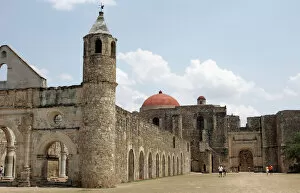 Images Dated 5th May 2005: Historic church of Cuilapan de Guerrero, near Oaxaca, Mexico