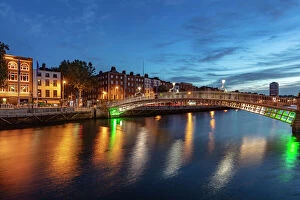 Europe Gallery: Historic Ha Penny walking bridge over the River Liffey in Dublin, Ireland
