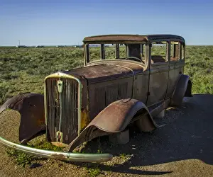 Images Dated 22nd April 2015: Historic Old Route 66 passed through Petrified Forest National Park, AZ