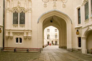 Images Dated 8th May 2004: Hluboka Castle, Czech Republic, Ceske Budejovice