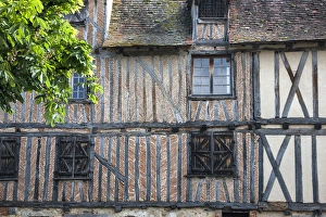These homes are in the Place de la Myrpe, the center of the old town of Bergerac