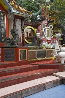 Images Dated 6th April 2009: Hong Kong, Hong Kong Island. Goddess of Mercy temple at Repulse Bay. Typical Chinese