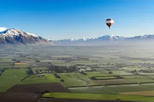 Images Dated 24th September 2005: Hot-air Balloon, near Methven, Canterbury Plains, South Island, New Zealand - aerial
