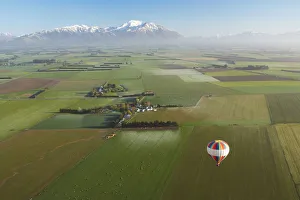 Images Dated 24th September 2005: Hot-air Balloon, near Methven, Canterbury Plains, South Island, New Zealand - aerial