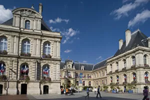 Images Dated 31st August 2005: Hotel de Ville (city hall), Amiens, Somme, Picardie, France