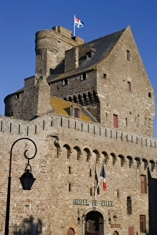 Images Dated 18th September 2005: Hotel de Ville (city hall), Saint Malo, Ille et Vilaine, Brittany, France