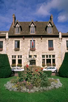 Images Dated 30th June 2006: Hotel De Ville in Muret Sur Loing Provence France