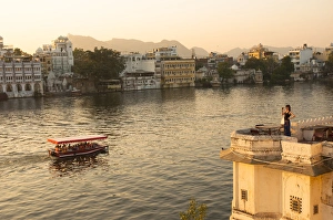 Udaipur Prints: Houses on the shore of Lake Pichola, Udaipur, Rajasthan, India