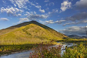 Images Dated 12th September 2018: Huckleberry Mountain and The North Fork of the Flathead River in early autumn in