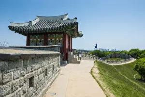 Images Dated 22nd May 2011: Huge stone walls around the Unesco world heritage sight the fortress of Suwon, South