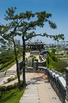 Images Dated 22nd May 2011: Huge stone walls around the Unesco world heritage sight the fortress of Suwon, South