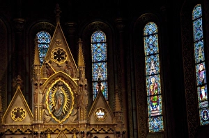 Images Dated 14th September 2009: Hungary, Budapest, Buda. Castle Hill, Altar of Roman Catholic St. Matthias church (aka St
