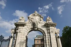 Images Dated 11th May 2004: HUNGARY-Budapest: Buda / Castle Hill- The Corvinus Gate