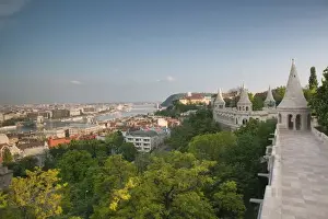 HUNGARY-Budapest: Buda / Castle Hill - Fishermans Bastion & Danube River