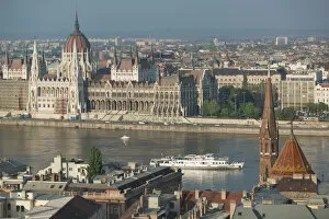 Images Dated 11th May 2004: HUNGARY-Budapest: Buda / Castle Hill View of- Danube River & Parliament