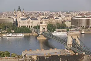 Images Dated 11th May 2004: HUNGARY-Budapest: Buda / Castle Hill View of- Danube River & Szechnyi (Chain)