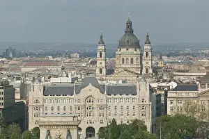 Images Dated 11th May 2004: HUNGARY-Budapest: Buda / Castle Hill View of- Gresham Palce & St. Stephen s