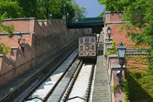 Images Dated 12th May 2004: HUNGARY-Budapest: Castle Hill (Buda)- Lower Station View of the Castle Hill