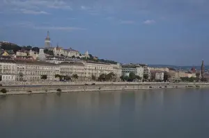 Images Dated 13th September 2009: Hungary, Budapest. Early morning view from Pest across the Danube River to Castle