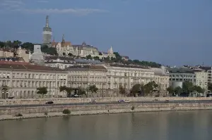 Images Dated 13th September 2009: Hungary, Budapest. Early morning view from Pest across the Danube River to Castle