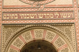 Images Dated 12th May 2004: HUNGARY-Budapest: Pest- Great Synagogue (b.1859) - Largest Synagogue in Europe