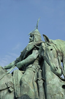 Images Dated 14th September 2009: Hungary, Budapest, Pest, Heros Square. Millennium Monument built in 1896 for citys 1