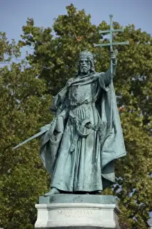 Images Dated 14th September 2009: Hungary, Budapest, Pest. Historic Heros Square (aka Hosok tere). Statue of St