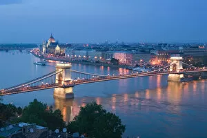 Images Dated 11th May 2004: HUNGARY-Budapest: Szechenyi (Chain) Bridge, Parliament & Danube River from Castle Hill