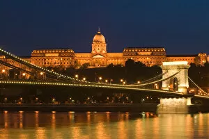 Images Dated 12th May 2004: HUNGARY-Budapest: Szechenyi (Chain) Bridge, National Gallery & Danube River / Evening