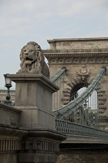 Images Dated 13th September 2009: Hungary, capital city of Budapest. Historic Chain Bridge connecting Buda
