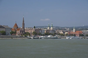 Images Dated 13th September 2009: Hungary, capital city of Budapest. View from Pest across the Danube River to Buda