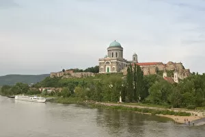 Images Dated 9th May 2004: HUNGARY-DANUBE BEND-Estergom: View of Estergom Basilica (b.1856) & Danube River
