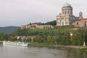 Images Dated 9th May 2004: HUNGARY-DANUBE BEND-Estergom: View of Estergom Basilica (b.1856) & Danube River