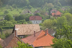 Images Dated 11th May 2004: HUNGARY-DANUBE BEND-Pilisszentlaszlo: Hill Town View near Szentendre