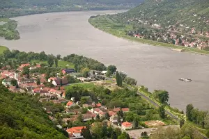 Bend Prints: HUNGARY-DANUBE BEND-Visegrad: Danube River & Visegrad Town from Visegrad Citadel