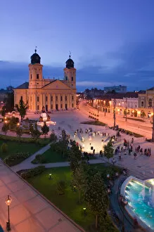HUNGARY-Eastern Plain- DEBRECEN: Kalvin ter Square - evening overview with Great