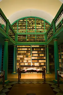 Images Dated 16th May 2004: HUNGARY-Eastern Plain- DEBRECEN: Reformed Colleges 650, 000 book library