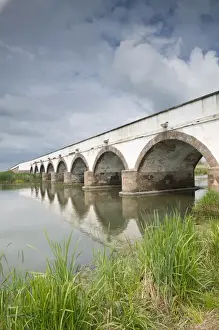 Images Dated 16th May 2004: HUNGARY-Great Plain- HORTBAGY: Hungarys Cowboy Country Nine Hole Bridge-Longest