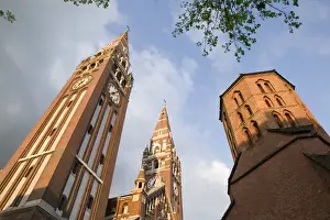 Images Dated 16th May 2004: HUNGARY-Great Plain-SZEGED: The Votive Church (completed in 1930) with