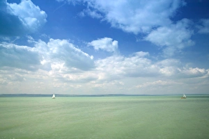 Images Dated 18th May 2004: HUNGARY-Lake Balaton Region-SIOFOK: Lake Balaton The largest freshwater body