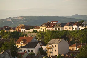 Images Dated 14th May 2004: HUNGARY-Northern Uplands / Bukk Hills-Eger: One of Hungarys Prime Wine Growing