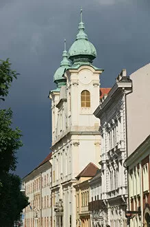 Images Dated 17th May 2004: HUNGARY-Southern Transdanubia-PECS: Kiraly utca Street - Church of St. Stephen (b